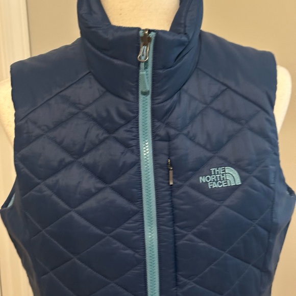 Brand New The North Face Women's Navy Quilted Blaze Vest, Size Medium - Picture 2 of 6